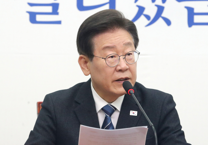 이재명 더불어민주당 대표가 16일 자신의 페이스북 글을 통해 세월호 참사 10주기를 추모했다. 사진은 이 대표가 지난 15일 서울 여의도 국회에서 열린 최고위원회의에서 발언하는 모습. /사진=뉴스1 