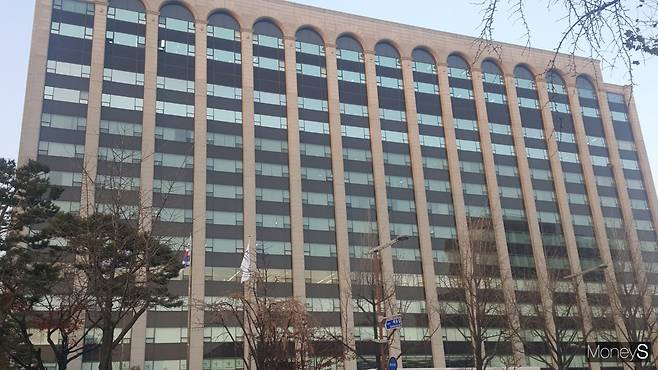 현대건설이 수도권 거주자의 온라인 관심도 1위 건설업체로 선정됐다. 사진은 서울 종로구 계동 현대건설 본사. /사진=김창성 기자