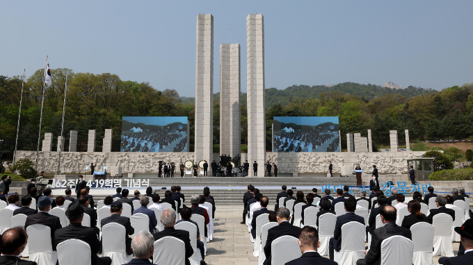 4·19 혁명은 대한민국 역사상 최초의 민주주의 혁명으로 기록됐다. 사진은 지난 2022년 4월19일 서울 강북구 우아동 국립 4·19 민주묘지에서 열린 4·19 혁명 기념식 기념탑. /사진=뉴스1