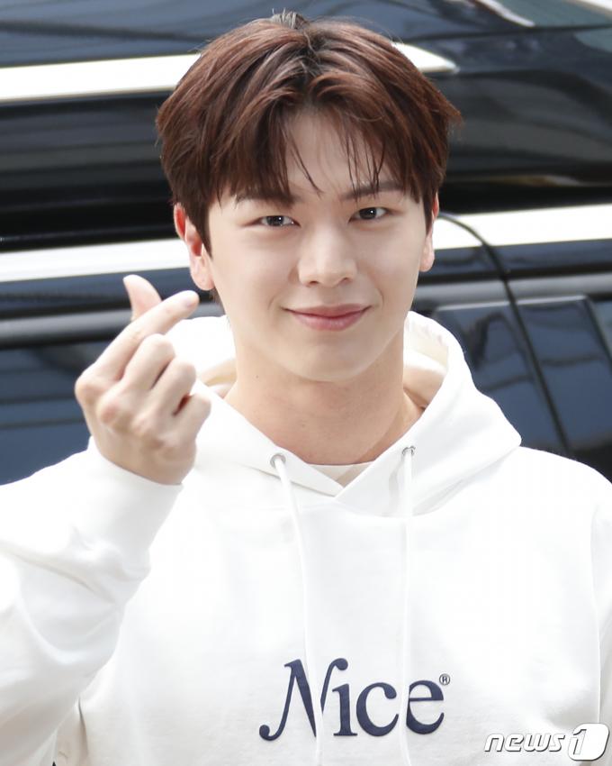 [사진] 육성재, 나이스 하트