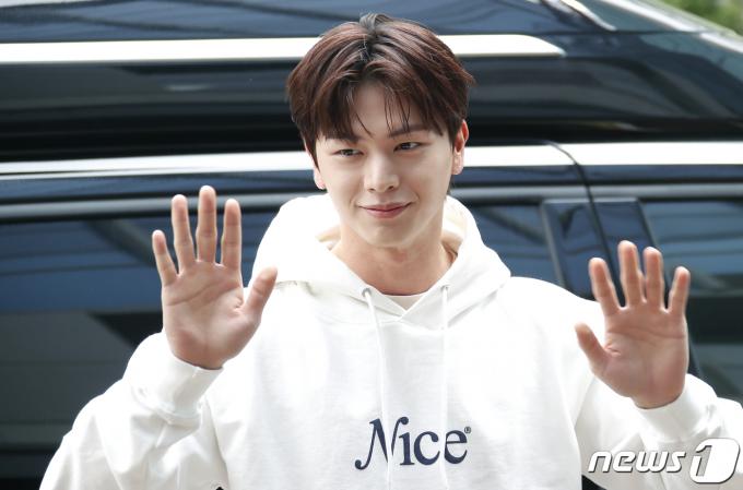 [사진] 육성재, 훈남 교과서