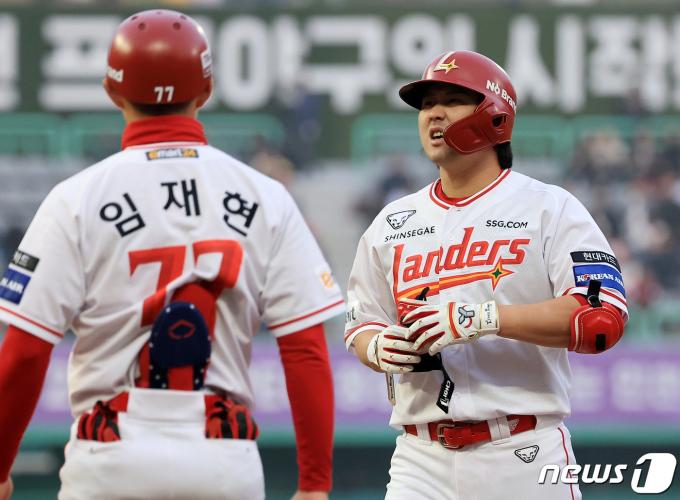 [사진] 아쉬워하는 최정