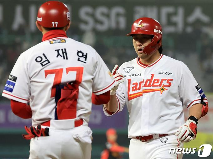 [사진] 최정, 부진 털어내는 안타