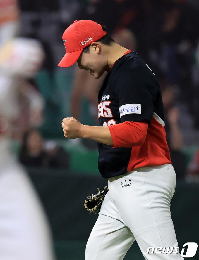 [사진] 최지민, 주먹 불끈!