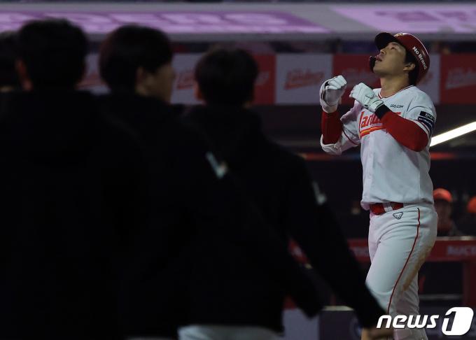 [사진] 한유섬, 내가 끝내주는 사나이야!