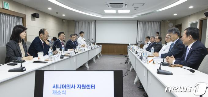 [사진] 정책 간담회하는 조규홍 장관