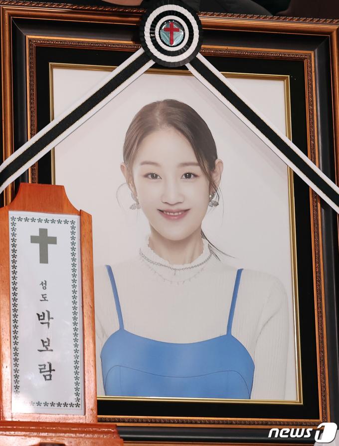 [사진] 故 박보람 발인, 영정사진 속 밝은 미소