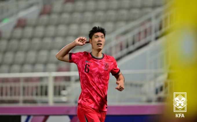 한국이 17일 오전(한국시각) 카타르 도하 압둘라 빈 칼리파 스타디움에서 열린 아랍에미리트(UAE)와의 아시아축구연맹(AFC) U23 아시안컵 B조 조별리그 1차전에서 1-0으로 승리했다. 사진은 이날 후반 추가시간 득점을 올린 이영준이 환호하는 장면. /사진=대한축구협회
