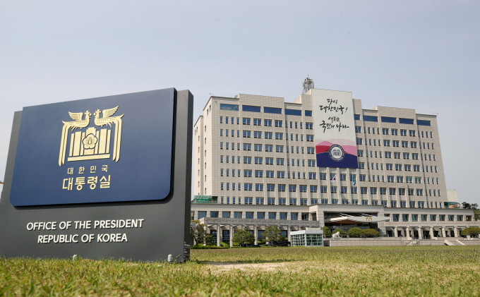 대통령실이 17일 후임 국무총리와 비서실장에 문재인 정부 시절 인사들 기용 검토 중이라는 언론 보도를 전면 부인했다. 사진은 지난해 5월10일 서울 용산 대통령실 청사의 모습. /사진=뉴시스