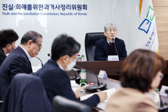 한국전쟁 전후 북한군이 퇴각하는 과정에서 희생된 전북지역 기독교인 104명이 진실규명 결정을 받았다. 사진은 지난 1월23일 오후 서울 중구 진실화해위에서 열린 제71차 위원회 회의에서 발언을 하고 있는 김광동 진실화해위 위원장. /사진=뉴스1