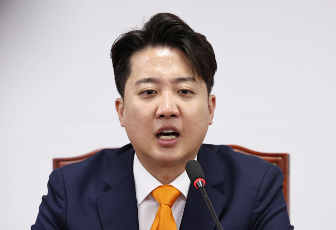 이준석 개혁신당 대표가 박영선, 양정철을 새 국무총리와 비서실장으로 검토있다는 일부 보도에 대해 "맥락이 없다"고 비판했다. 사진은 지난 15일 서울 여의도 국회에서 열린 최고위원회의에서 모두발언을 하고 있는 이준석 대표. /사진= 뉴스1 