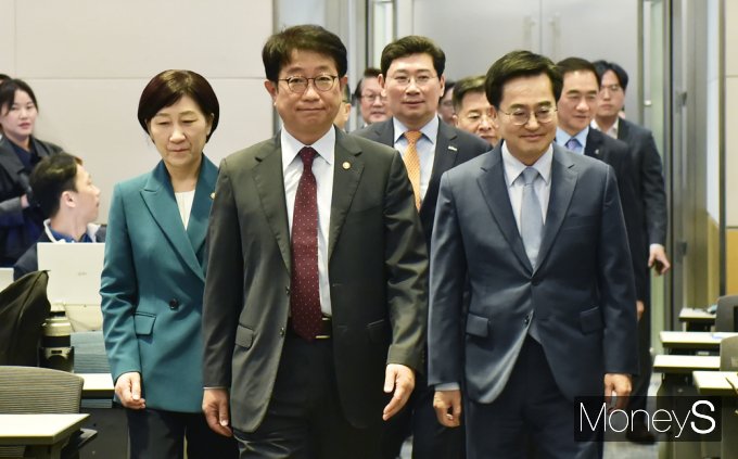 [머니S포토] 국토부, 환경부·광역 지차체 포함 8개 기관 '상생협약' 체결