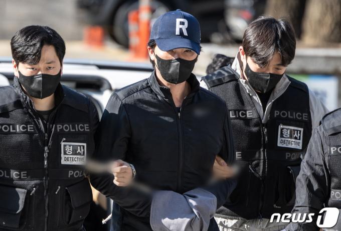 마약 투약 혐의로 체포된 전직 프로야구 선수 오재원 씨가 21일 오후 서울 서초구 서울중앙지방법원에서 열린 구속 전 피의자 심문(영장실질심사)에 출석하고 있다. 2024.3.21/뉴스1 ⓒ News1 이재명 기자