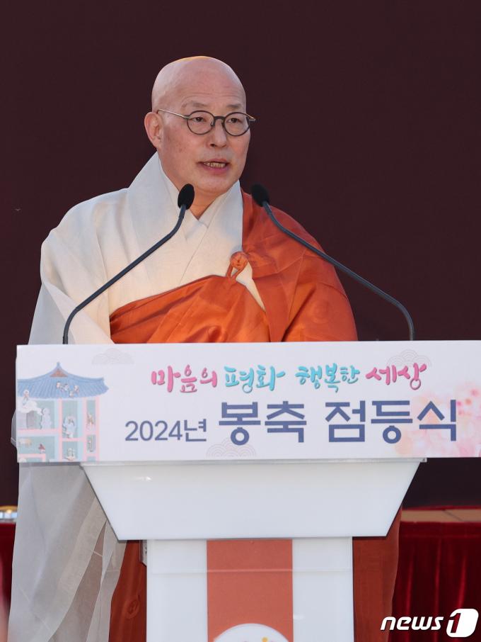 [사진] 점등사 하는 진우스님