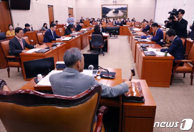 윤준병 국회 농림축산해양수산위 안건조정위원회. 뉴스1 ⓒ News1 송원영 기자