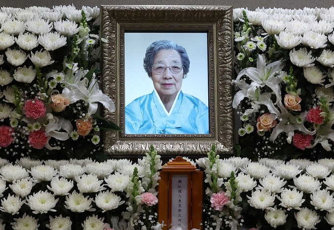 지난 17일 별세한 고(故) 박종철 열사 어머니 정차순씨의 빈소에 정치계의 애도가 이어지고 있다. 사진은 지난 17일 서울 강동구 강동성심병원 장례식장에 고 박종철 열사의 어머니인 정차순 여사의 빈소가 마련된 모습. /사진=뉴스1