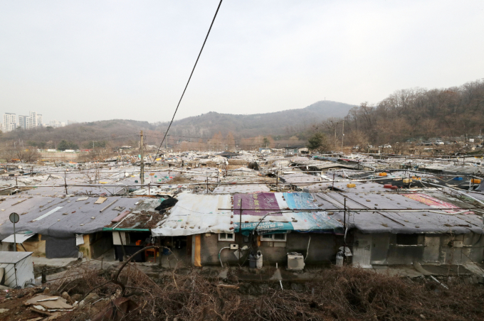  경매시장에 나온 서울 강남구 구룡마을의 한 토지에 4명이 응찰했고 4억1999만원에 낙찰됐다. 사진은 구룡마을 전경. /사진=뉴스1