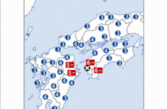 규모 6 이상의 지진이 일본 서남부 에히메·고치현에서 발생해 총 7명이 부상을 입었다. 사진은 지난 17일 밤 11시14분 일본 각지의 진도가 표시된 지도. /사진= '야후재팬' 캡처