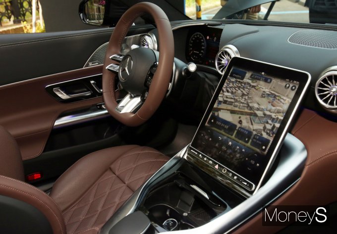 [머니S픽] 120대 한정, 벤츠 '메르세데스-AMG SL 마누팍투어' 시선 팍!