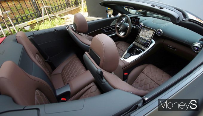 [머니S포토] 한정 고객 위한 특별한 색상 '-AMG SL 63 4MATIC+ 마누팍투어'