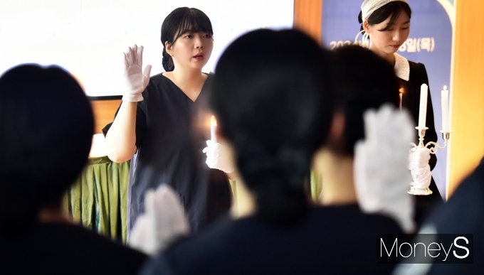 ▲"나의 간호를 받는 사람들의 안녕을 위해 헌신하겠습니다" 