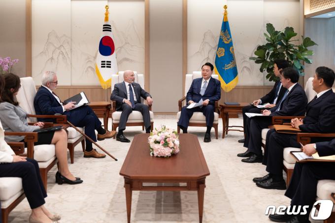 [사진] 윤 대통령, 미한 재계회의 위원장 접견