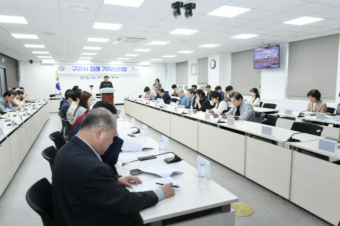구리시 안전도시국 소관업무와 관련한 4월 3주차 '구리시 정례 기자브리핑' 현장. /사진제공=구리시