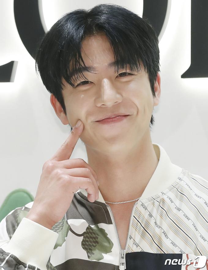 [사진] '횹사마' 채종협, 일드 왕자님의 볼 콕 애교