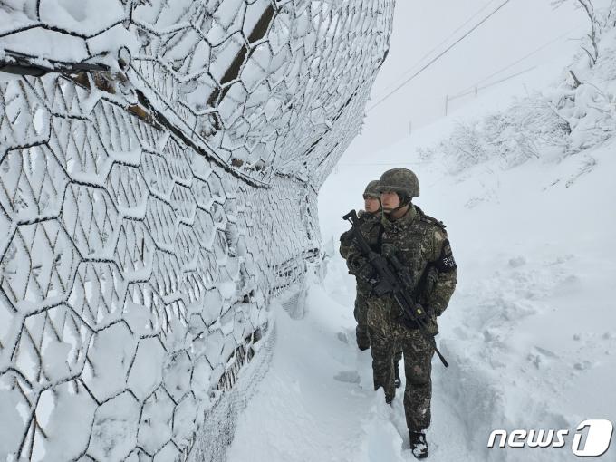 을지부대 장병들이 최전방에서 빈틈없는 경계작전을 수행하고 있다. (국방부 제공, 사진은 기사 내용과 무관함) / ⓒ News1 2023.12.12/뉴스1