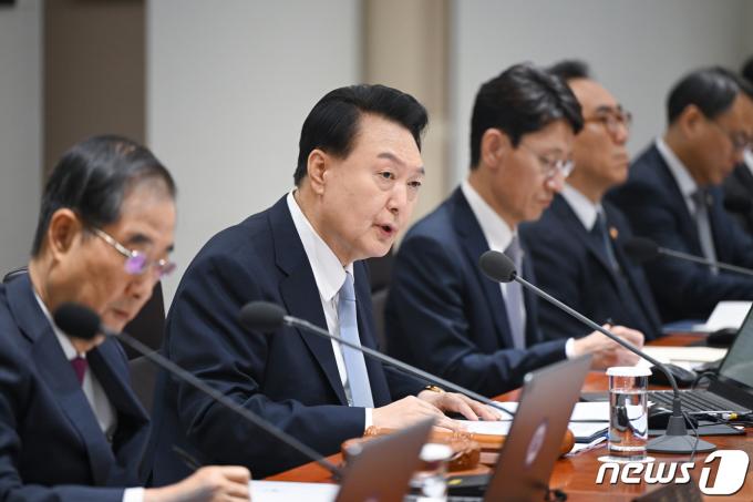 윤석열 대통령이 지난 16일 용산 대통령실 청사에서 열린 국무회의에서 모두발언을 하고 있다. (대통령실 제공) 2024.4.16/뉴스1 ⓒ News1 오대일 기자