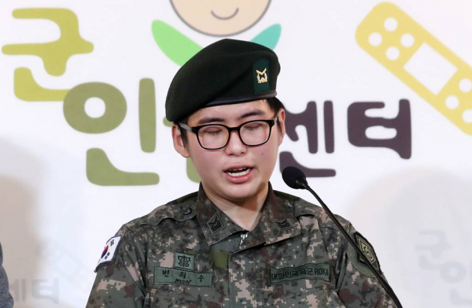 지난달 순직으로 인정된 변희수 하사의 유가족이 변 하사에 대해 국가유공자로의 등록을 신청했다. 사진은 지난 2020년 1월 서울 마포구 군인권센터에서 육군의 전역 통보 관련 기자회견을 열고 입장을 밝히고 있는 변희수 하사. /사진= 머니투데이 
