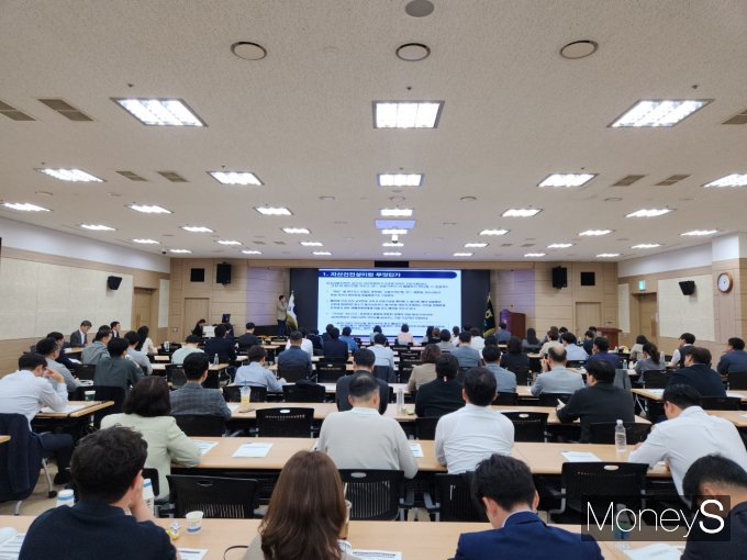  농협전남본부는 지난 17일 전남본부 대강당에서 관내 농축협 담당자 150여명을 대상으로 '채권관리 업무역량 강화를 위한 실무교육'을 실시했다/사진=농협전남본부 제공.