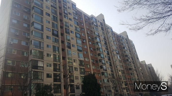서울 아파트 매매가 상승률이 보합세를 보였지만 강남구 압구정현대아파트 등 고가 단지는 신고가를 기록했다. 사진은 압구정현대아파트. /사진=김창성 기자