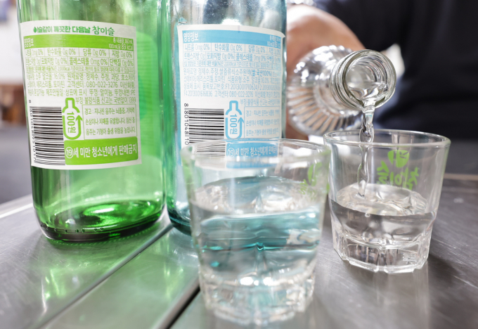 청소년에게 주류를 판매하다 적발된 영업자에 대한 행정처분이 대폭 완화될 예정이다. 사진은 지난달 21일 서울 한 식당의 모습. /사진=뉴시스