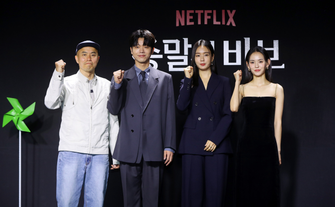 유아인 이슈로 오랜 기다림 끝에 '종말의 바보'가 글로벌 시청자들과 만날 준비를 마쳤다. 사진은 지난 19일 서울 용산구 몬드리안 서울에서 열린 넷플릭스 '종말의 바보' 제작발표회에 참석한 김진민 감독,배우 전성우, 안은진, 김윤혜(왼쪽부터). /사진=뉴시스