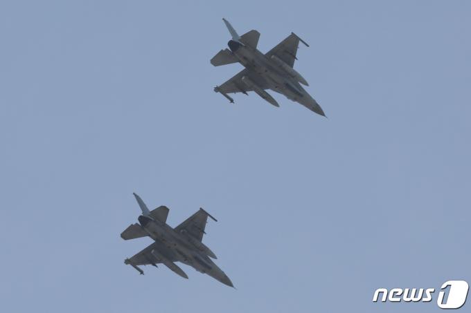[사진] 비행하는 KF-16