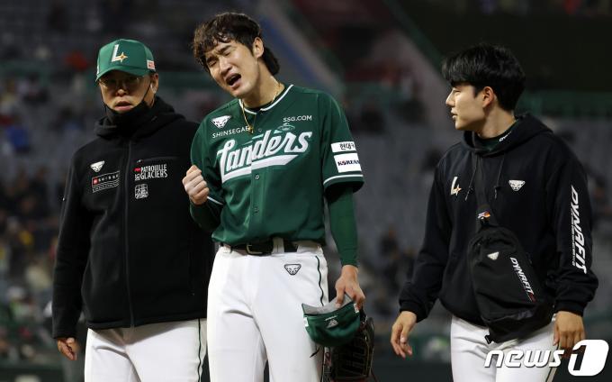 [사진] 아쉬워하는 SSG 박종훈