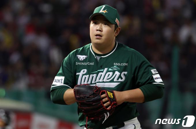 [사진] 만루 위기 넘기는 SSG 이로운