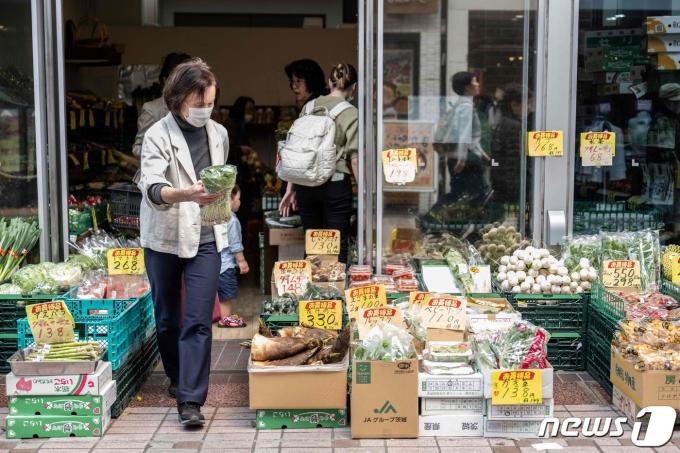 [사진] [포토] 도쿄 가게 앞에 놓인 日 농산물들