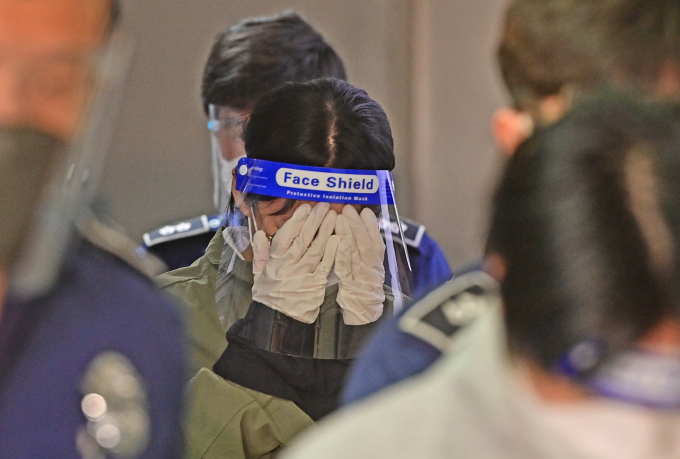 이른바 '계곡 살인' 사건으로 대법원에서 무기징역이 확정된 이은해(31·여)씨와 남편 윤모씨(사망 당시 39세)의 혼인이 무효라는 법원 판결이 나왔다. 사진은 지난 2022년 4월 구속 전 피의자 심문(영장실질심사)을 받기 위해 인천시 미추홀구 인천지방법원으로 들어선 계곡살인 주범 이은해. /사진=뉴스1