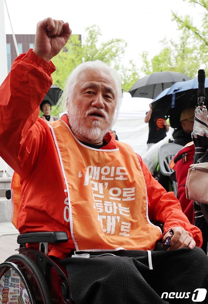 [사진] 장애인권리 외치는 박경석 전장연 공동대표