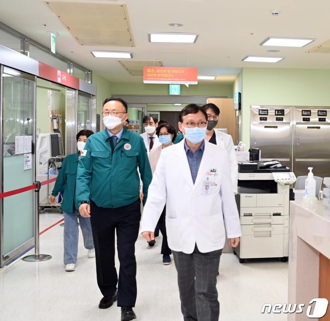 [사진] 의료체계 점검나선 이한경 재난안전관리본부장