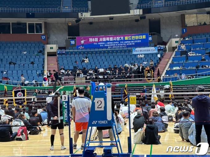 제8회 서울특별시장기 배드민턴대회 개막식이 20일 오전 서울 송파구 잠실실내체육관에서 열리고 있다. ⓒ News1 문대현 기자