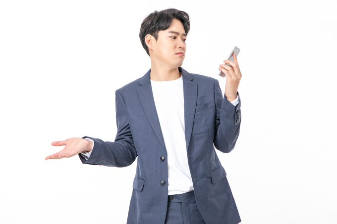 최근 온라인 커뮤니티에 올라온 '관계별 통화시간 통계'라는 제목의 게시물이 누리꾼 사이 화제다. 남성과 여성 간 통화시간이 연인일 땐 1시간 이상이었다 결혼 후에는 짧아지는 것을 유머로 소비하는 글이다./사진=이미지투데이