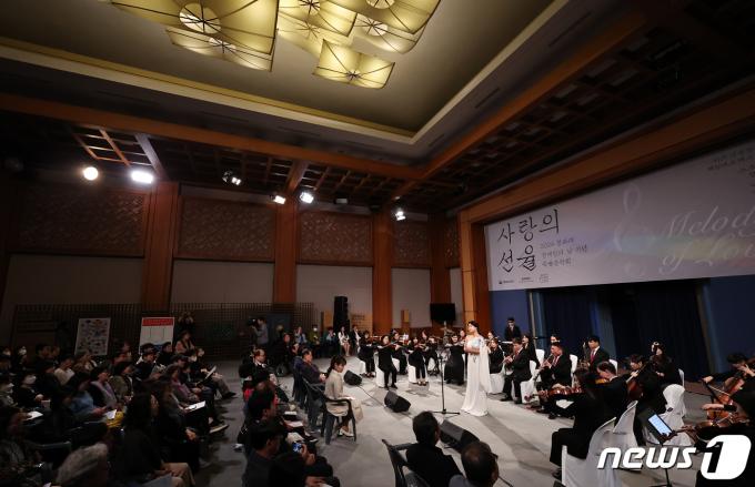 [사진] '장애인의 날' 청와대서 감상하는 장애 예술인 음악회