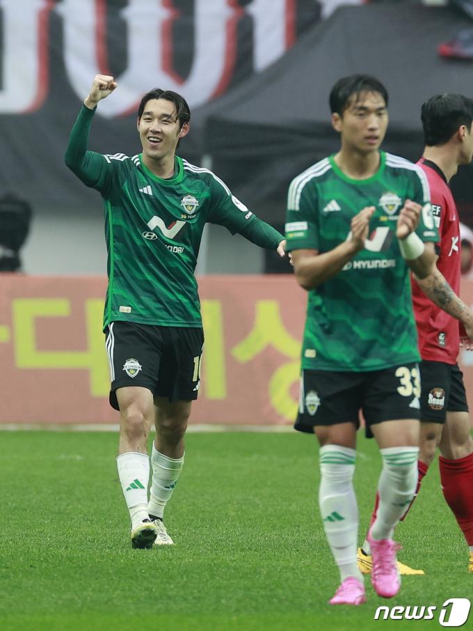 [사진] 송민규 '내가 해결사'