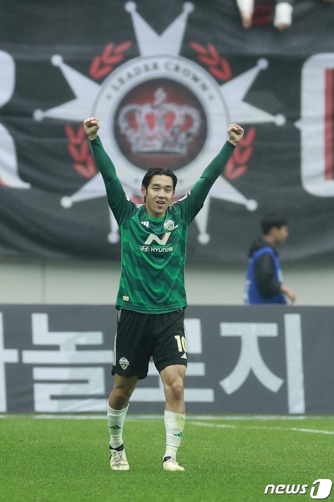 [사진] 선제골 넣은 송민규