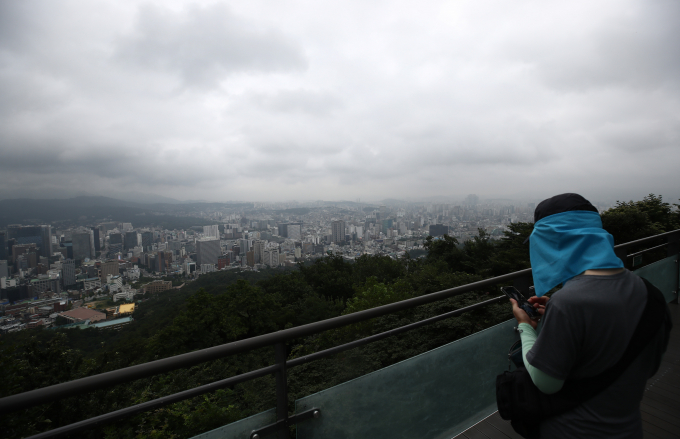 일요일인 21일 전국적으로 흐린 날씨가 예상되는 가운데 전일부터 내리던 비는 이날 새벽 대부분 그칠 전망이다. /사진=뉴시스