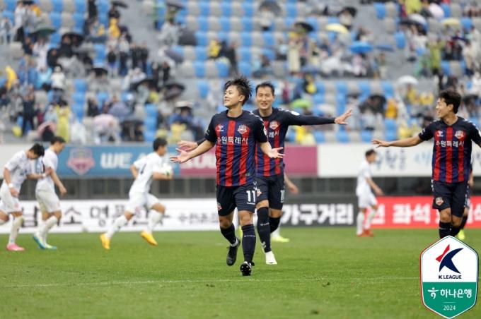 1골 1도움으로 수원FC 승리를 이끈 이승우. (한국프로축구연맹 제공)