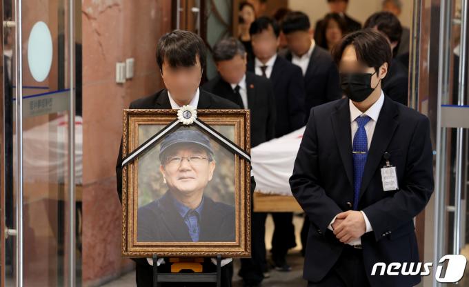 [사진] 국내 대표 진보 지식인, 故 홍세화 씨 발인